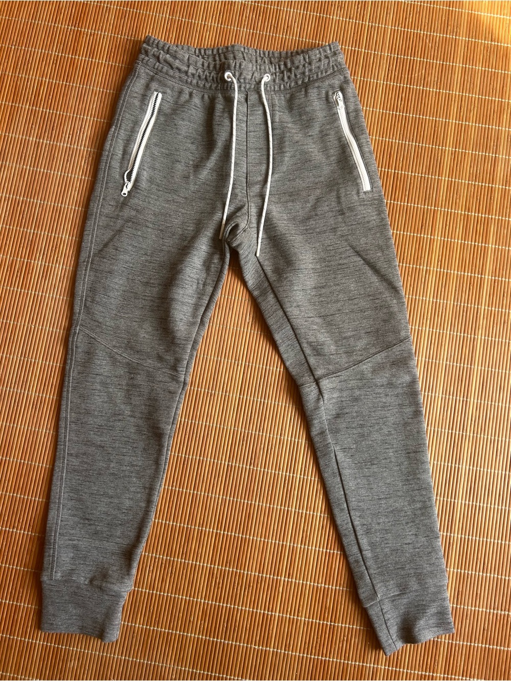 American Eagle Men’s Gray Jogger Sweatpants with Zip Pockets